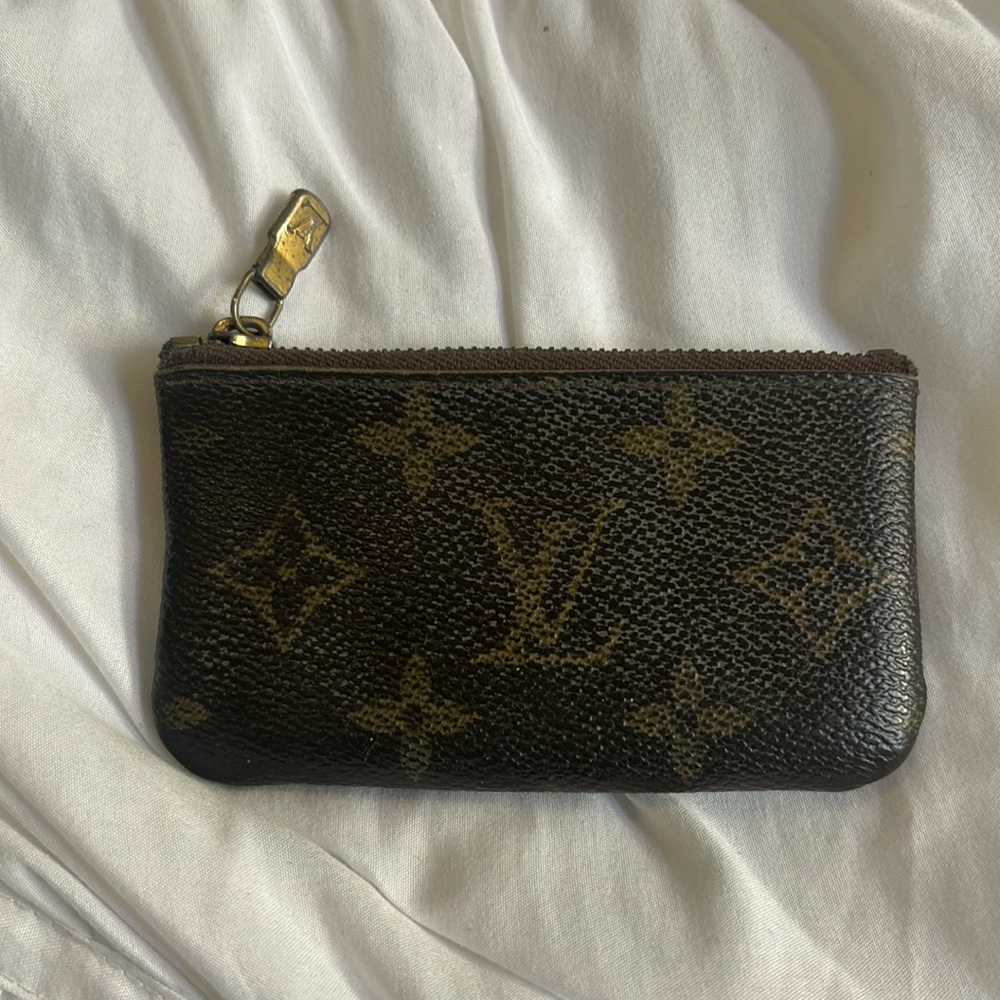 ❤️Pre Loved❤️ Louis Vuitton Monogrammed Key Cles Keychain Pouch - Authentic